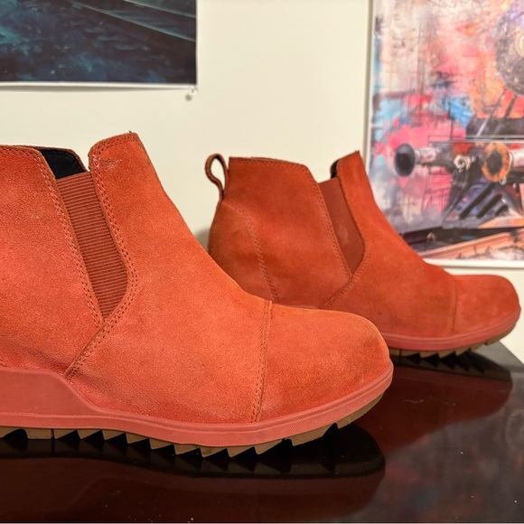 Sorel Women's Warp Red Ankle Boots - Picture 2 of 9